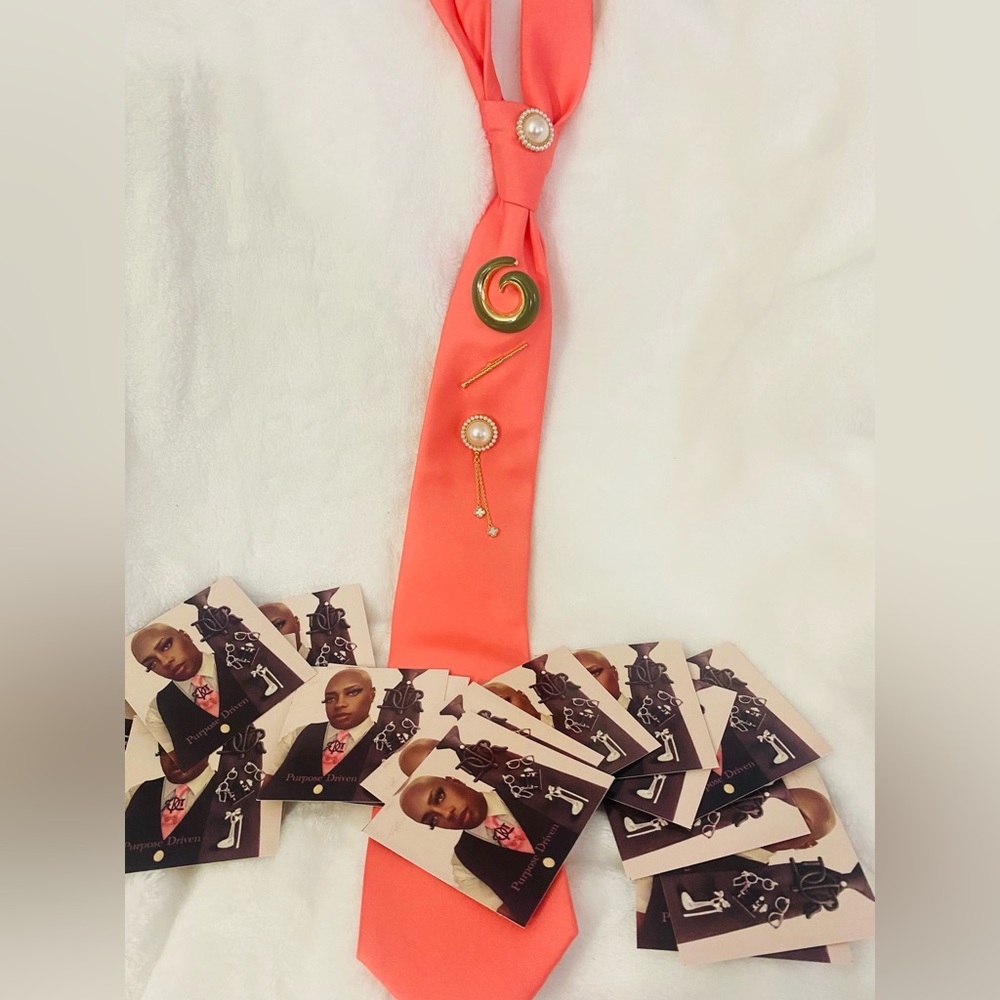 NWOT 😁 Michael Kors Coral Tie with Gold Accents. New with fashion Accessories.